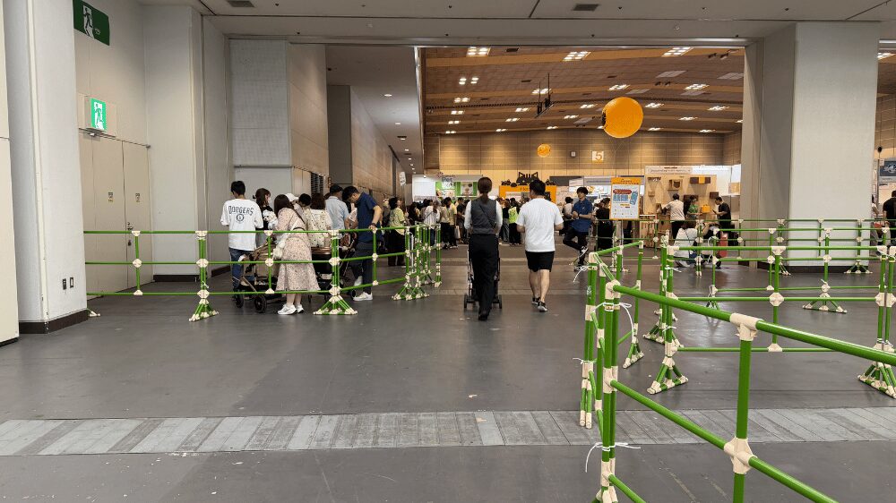 それほど混雑していない会場入り口